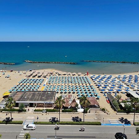 Montesilvano MarinaLa Terrazza Sul Mareアパートメント エクステリア 写真