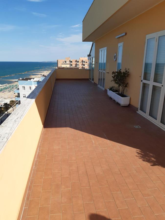 Montesilvano MarinaLa Terrazza Sul Mareアパートメント エクステリア 写真