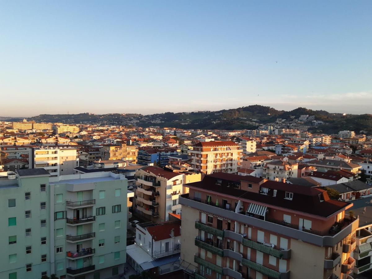 Montesilvano MarinaLa Terrazza Sul Mareアパートメント エクステリア 写真