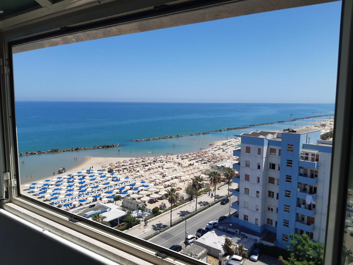Montesilvano MarinaLa Terrazza Sul Mareアパートメント エクステリア 写真