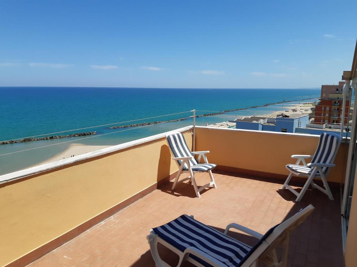 Montesilvano MarinaLa Terrazza Sul Mareアパートメント エクステリア 写真
