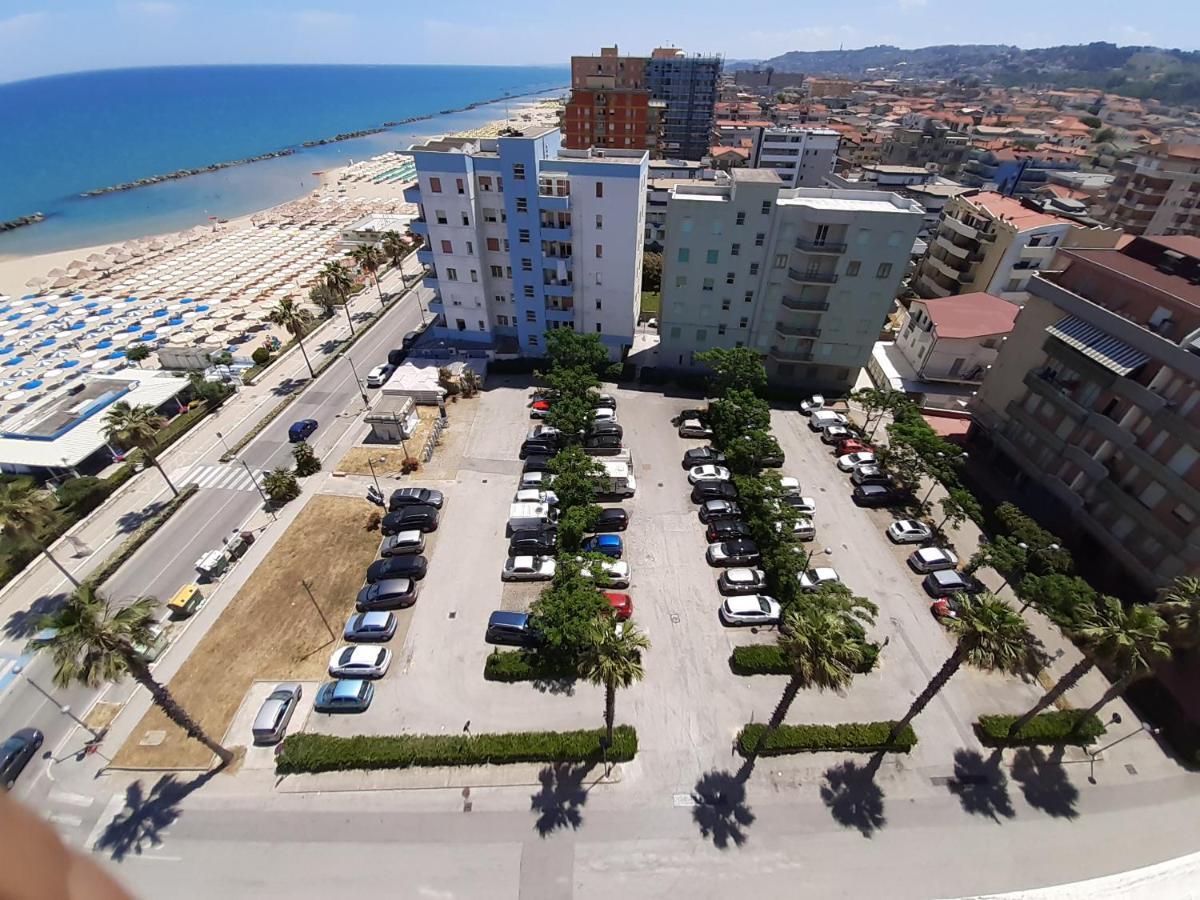 Montesilvano MarinaLa Terrazza Sul Mareアパートメント エクステリア 写真