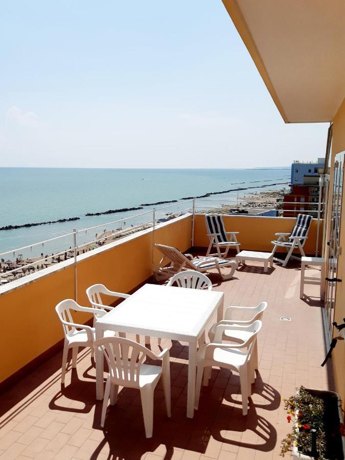 Montesilvano MarinaLa Terrazza Sul Mareアパートメント エクステリア 写真