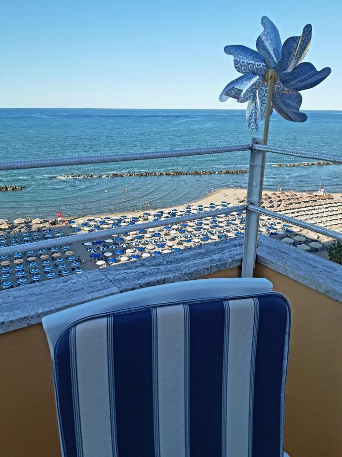 Montesilvano MarinaLa Terrazza Sul Mareアパートメント エクステリア 写真