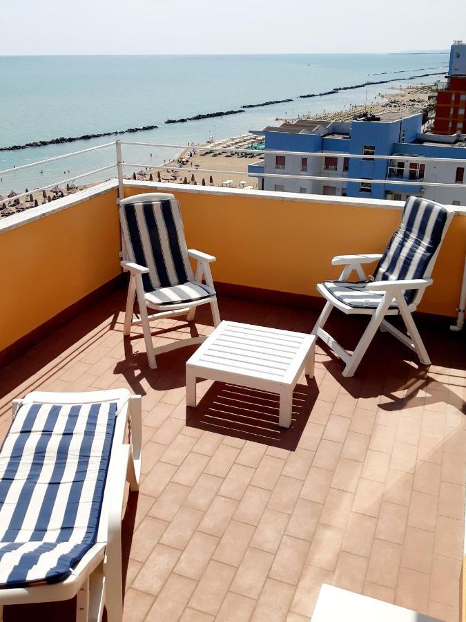 Montesilvano MarinaLa Terrazza Sul Mareアパートメント エクステリア 写真