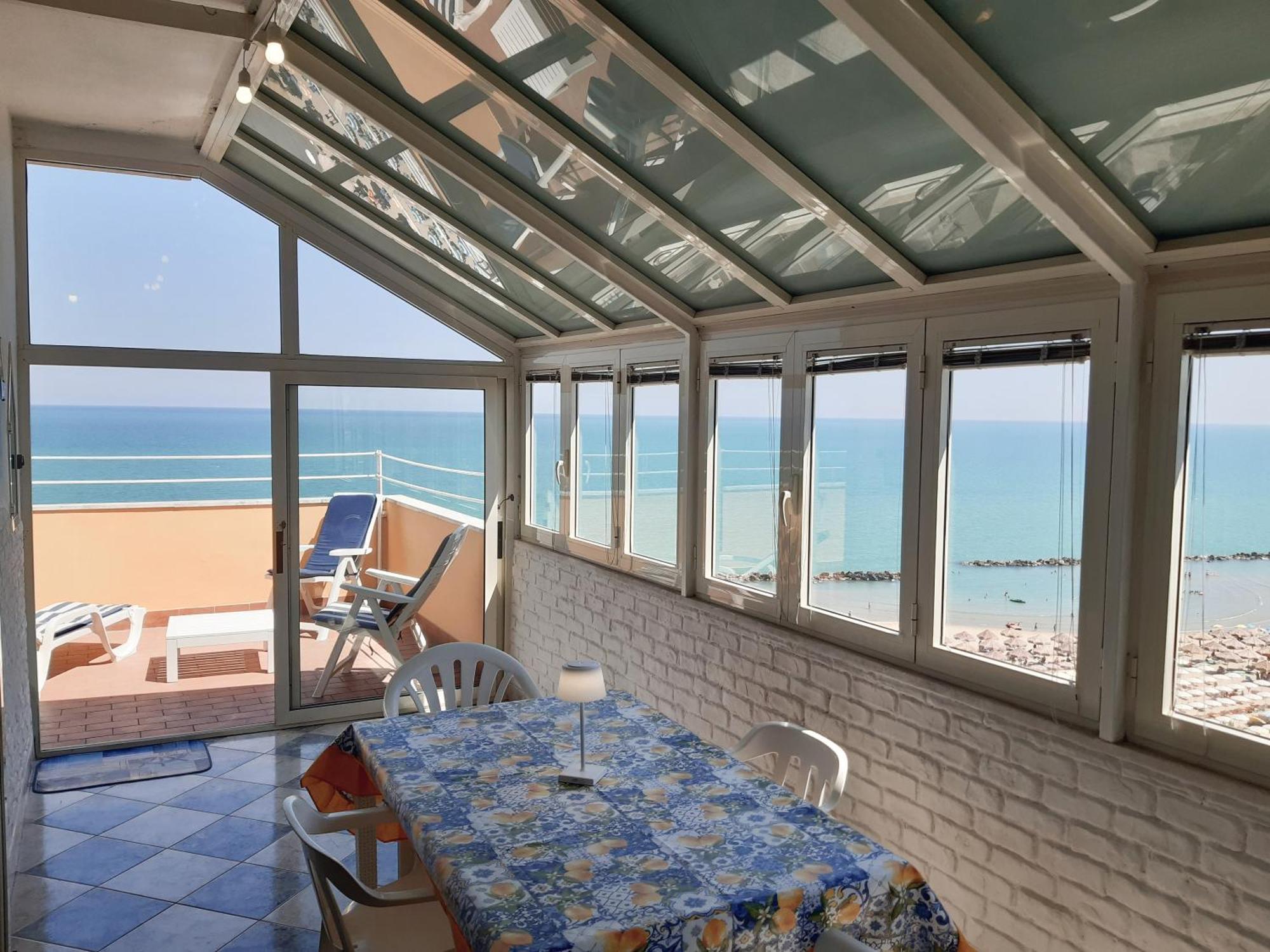 Montesilvano MarinaLa Terrazza Sul Mareアパートメント エクステリア 写真