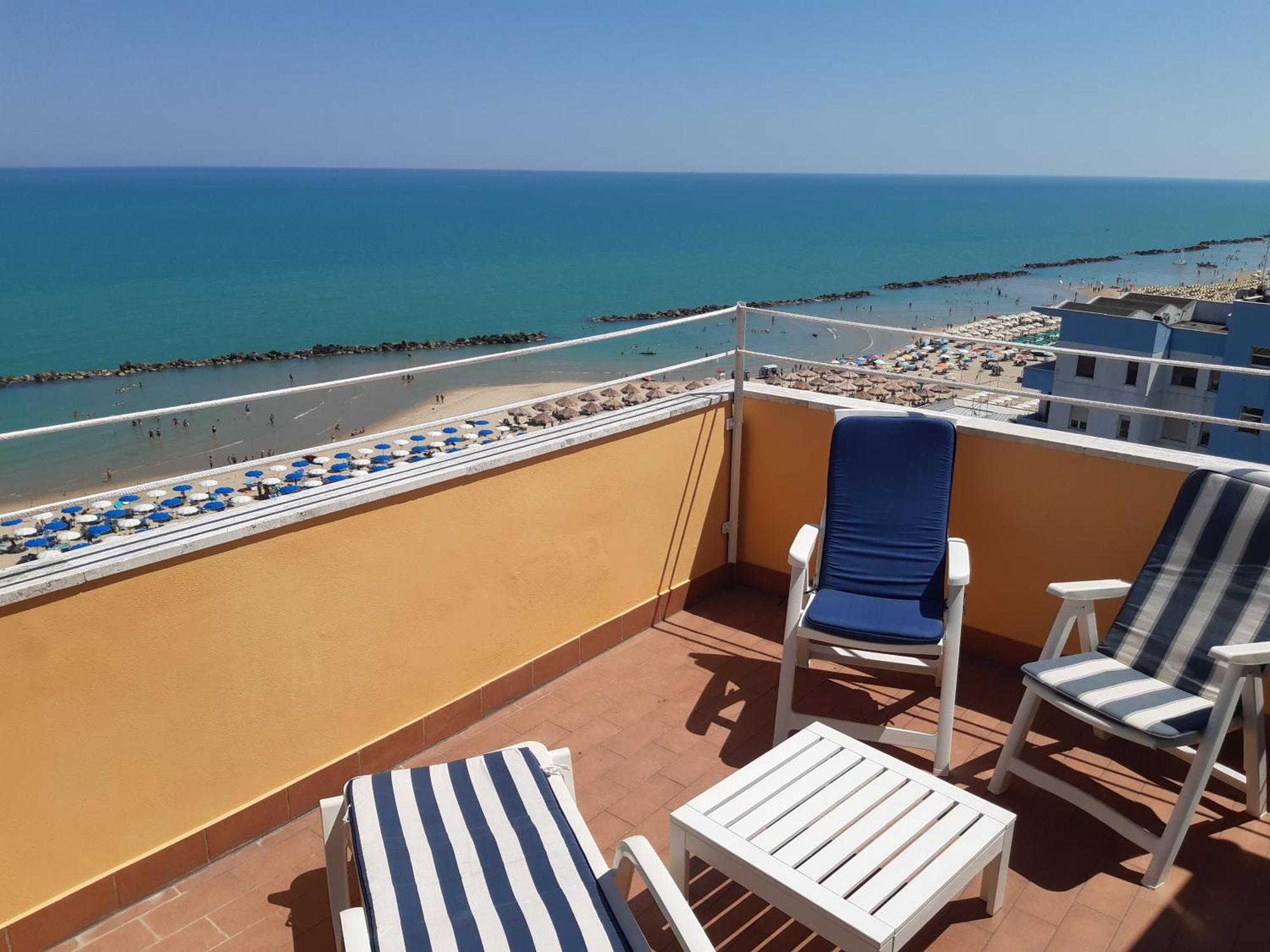 Montesilvano MarinaLa Terrazza Sul Mareアパートメント エクステリア 写真
