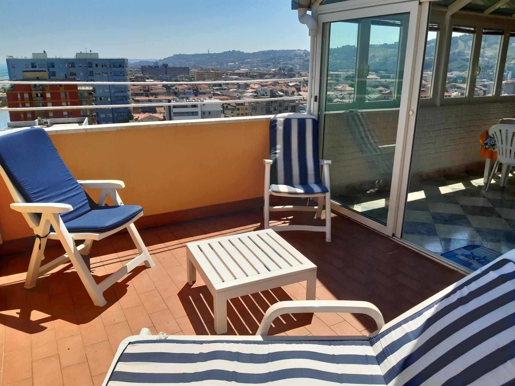 Montesilvano MarinaLa Terrazza Sul Mareアパートメント エクステリア 写真