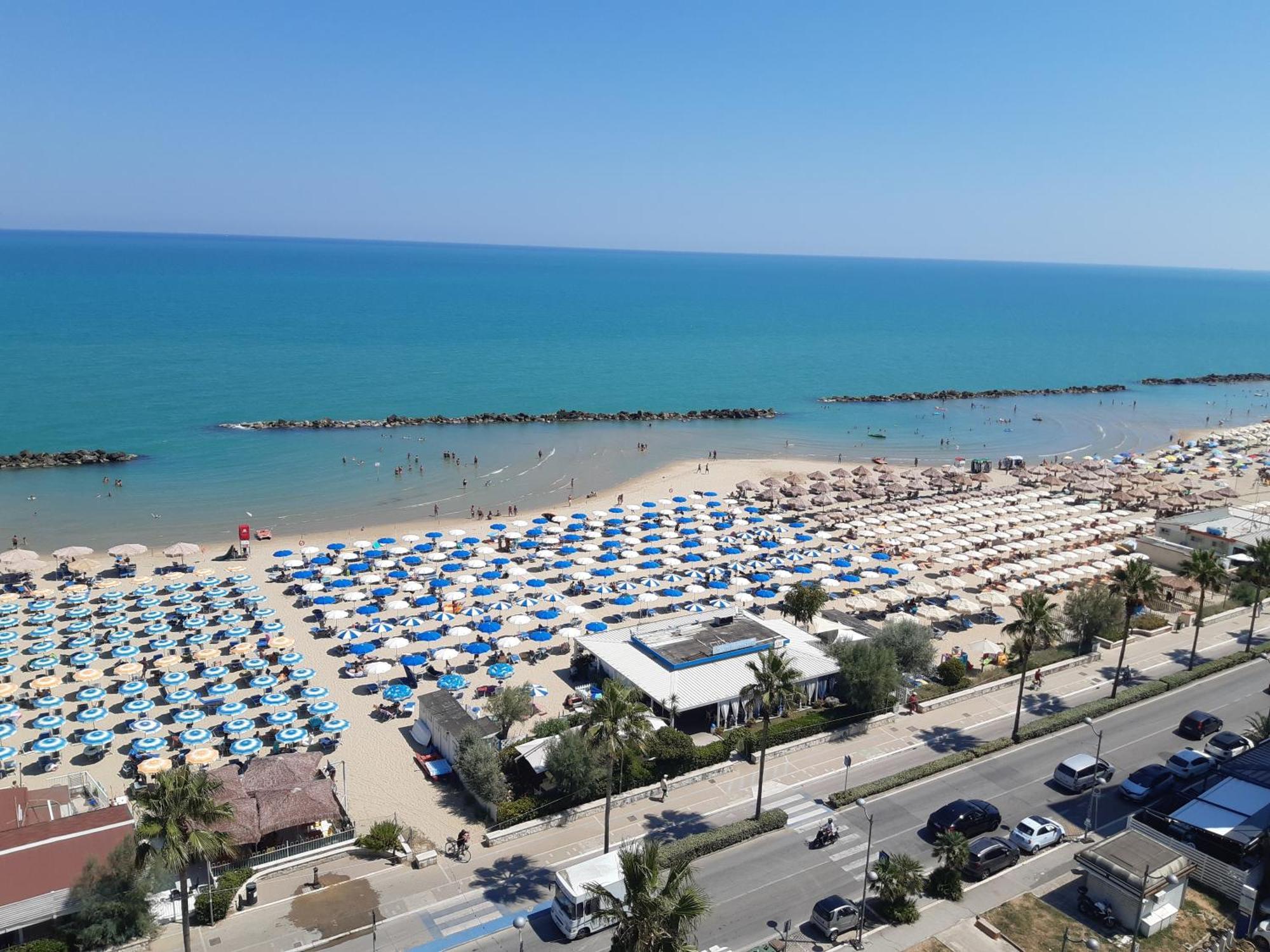 Montesilvano MarinaLa Terrazza Sul Mareアパートメント エクステリア 写真
