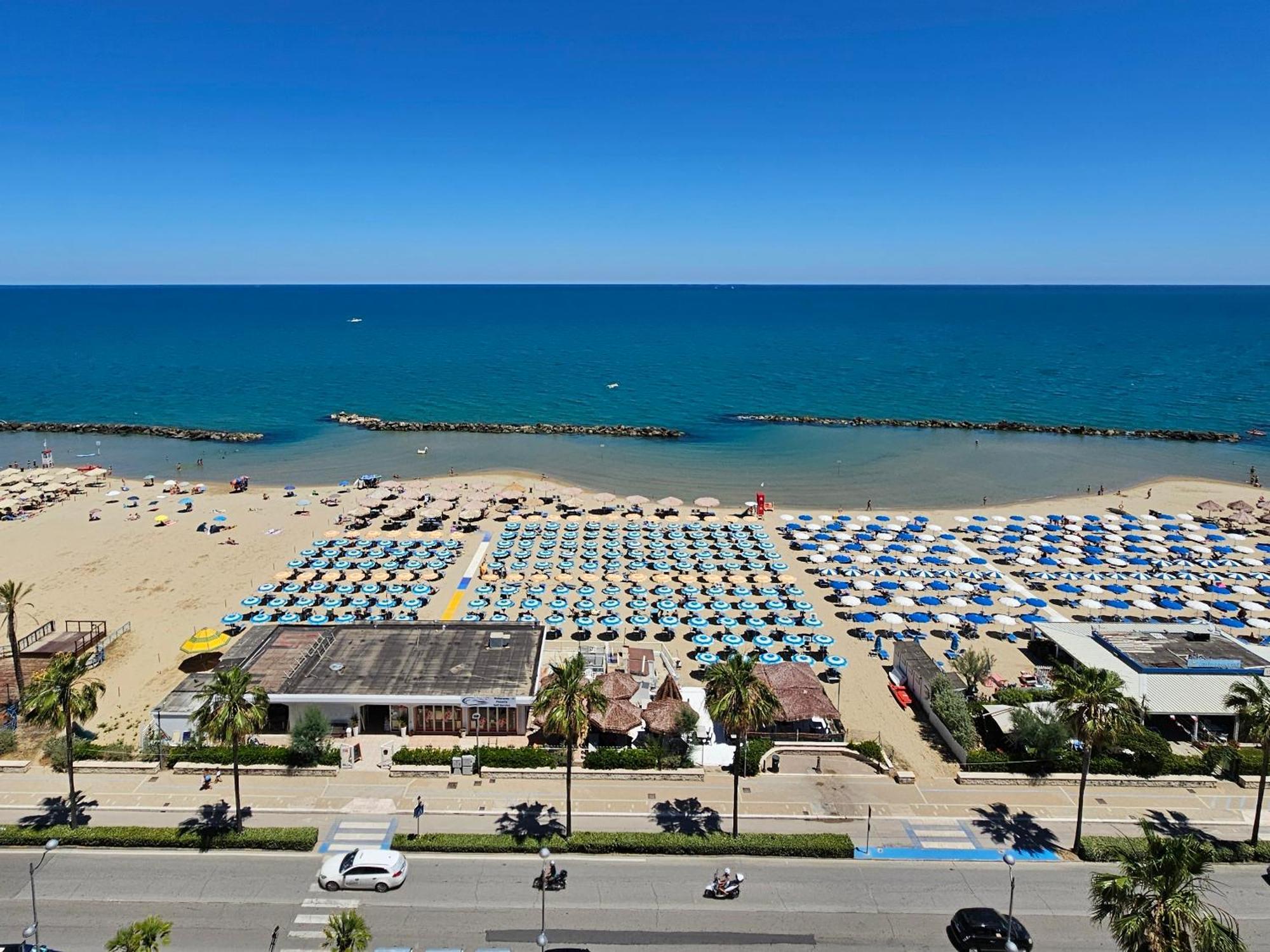 Montesilvano MarinaLa Terrazza Sul Mareアパートメント エクステリア 写真